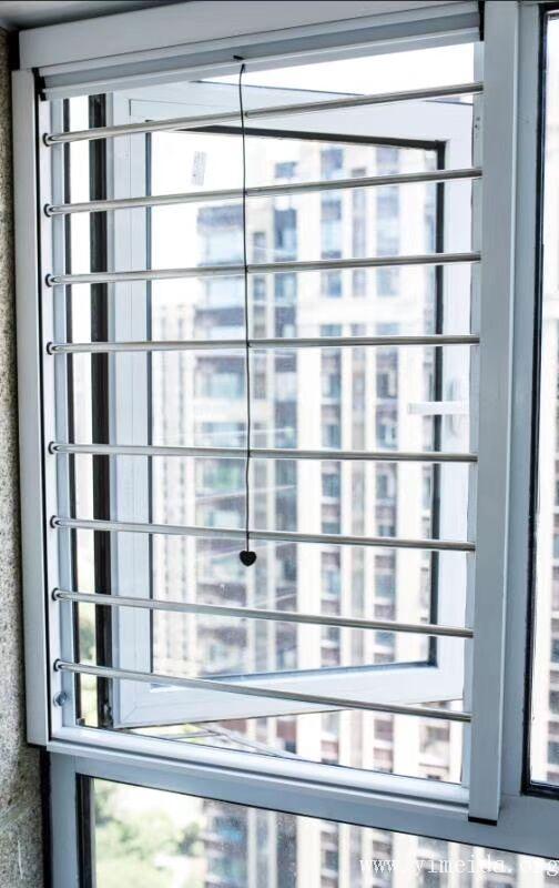 不锈钢护栏管一体式卷帘纱窗室内室外均可安装,是用户朋友们青睐的